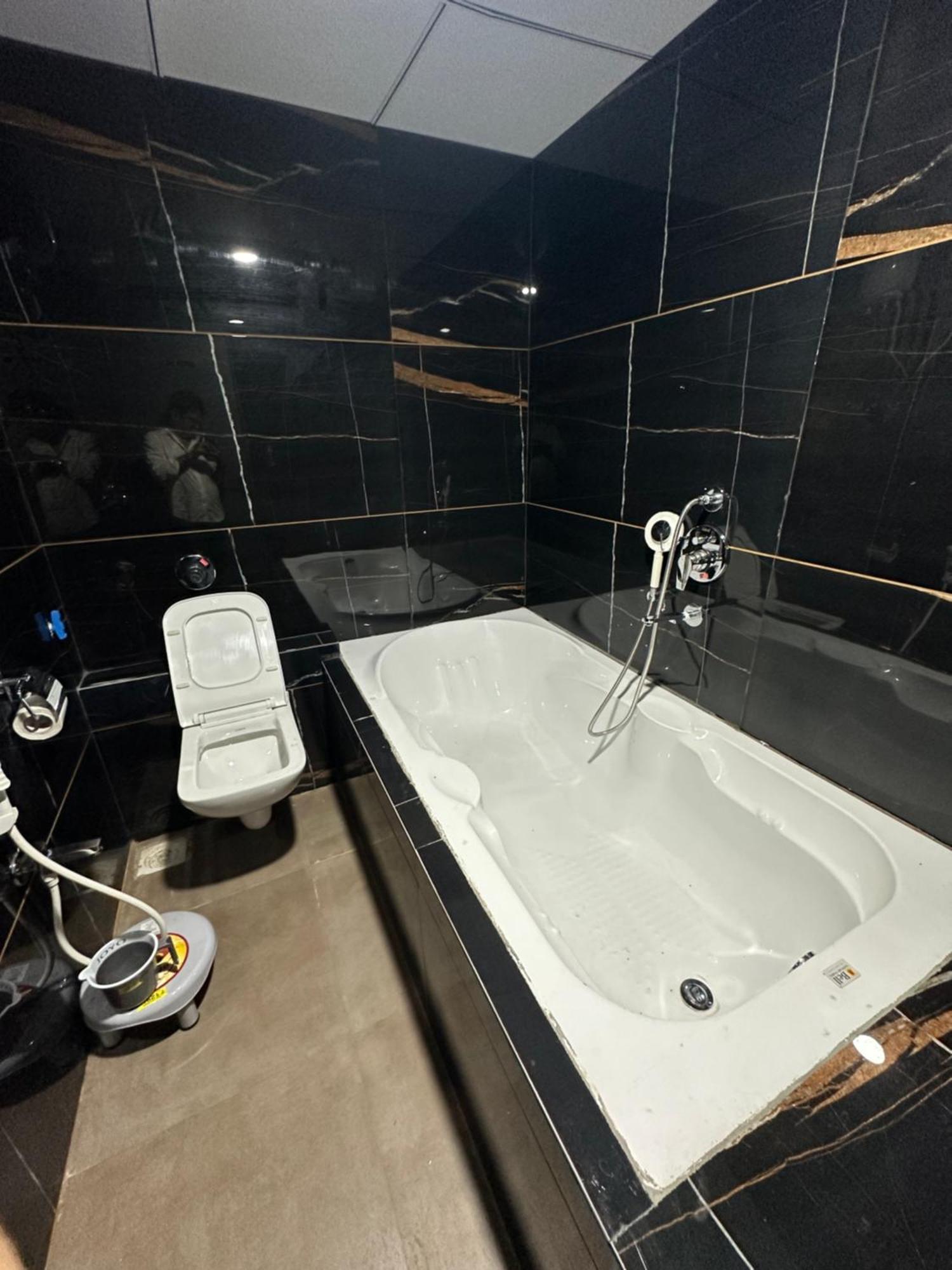 סוראט Hotel Victoria Prime מראה חיצוני תמונה